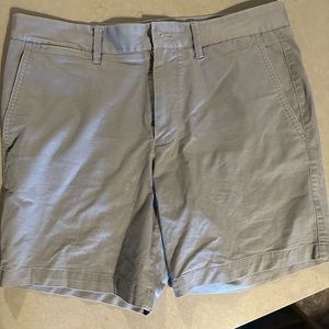 Bonobos Mens Shorts. Stretch Lightweight Chino Shorts
32"x 7 In" in Light Grey